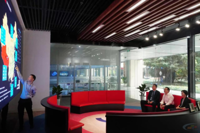 成都中建材光電材料潘錦功一行到訪中國(guó)水泥網(wǎng)