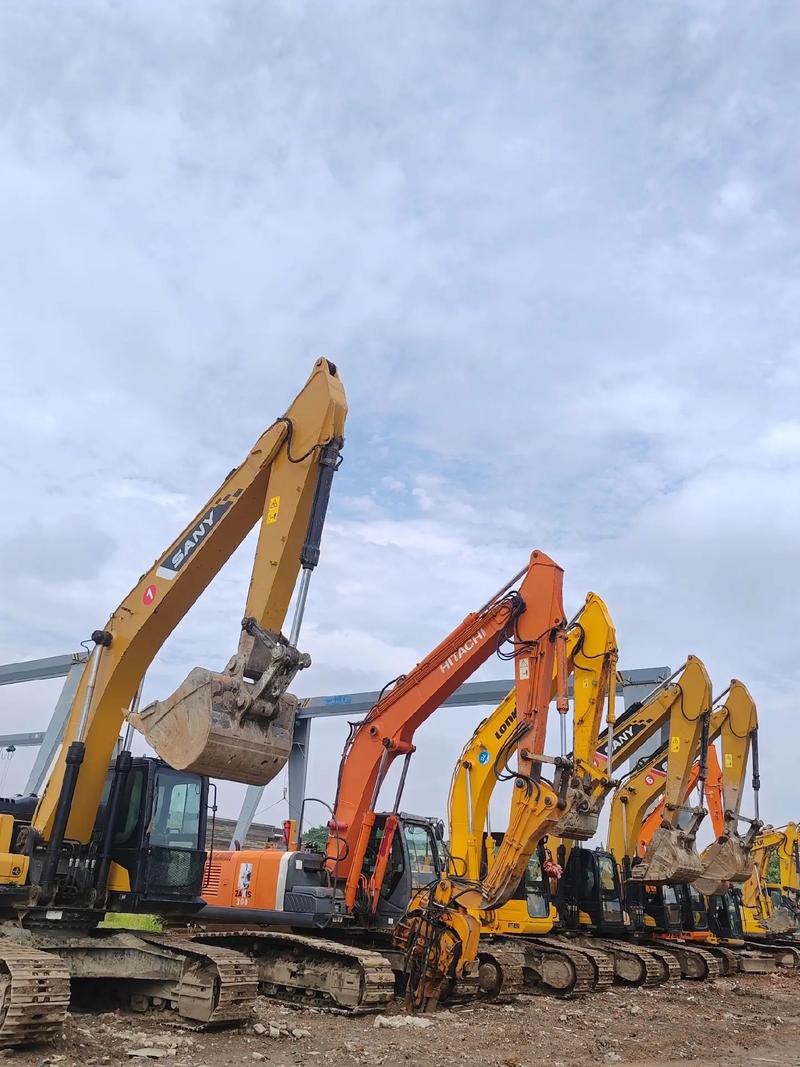 專業(yè)從事:工程機械 ,工程基礎維護,打樁機,挖掘機租賃,二手挖機