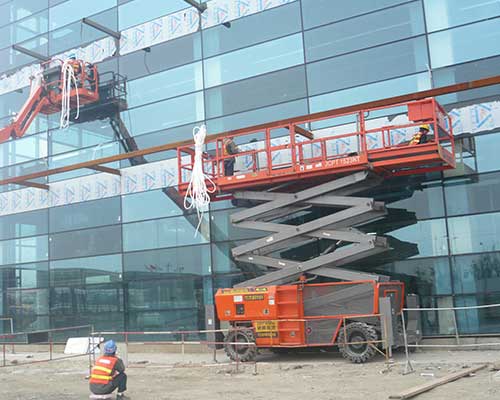 升降機(jī)租賃公司 山西遠(yuǎn)大 在線咨詢 原平升降機(jī)